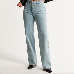 Abercrombie & Fitch Light Wash Curve Love High Rise 90s Relaxed Jean Size 28